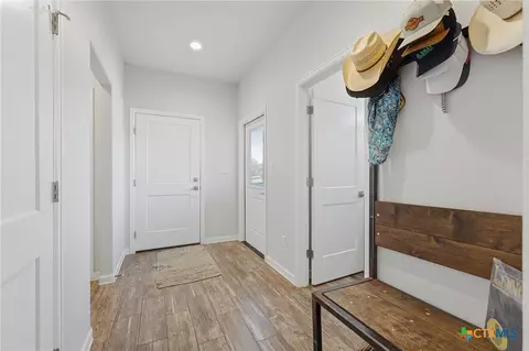 Entry Way - 494 Flash Cir, Luling, TX 78648 photo 7 of 7