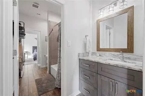 Entry Way - 494 Flash Cir, Luling, TX 78648 photo 5 of 7