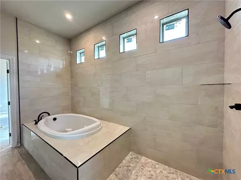 Bath - 131 Lasso Loop, Lorena, TX 76655 photo 4 of 6