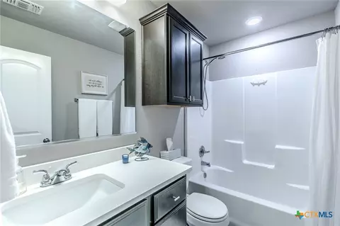 Bath - 1921 Euclid Dr, Temple, TX 76504 photo 3 of 3