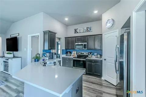 Kitchen - 1921 Euclid Dr, Temple, TX 76504 photo 2 of 3
