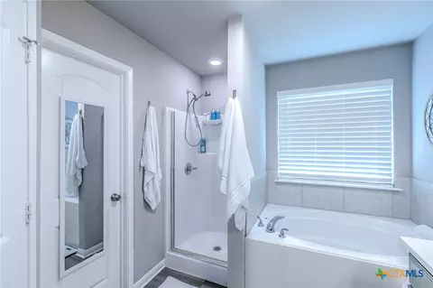 Bath - 1921 Euclid Dr, Temple, TX 76504 photo 2 of 3