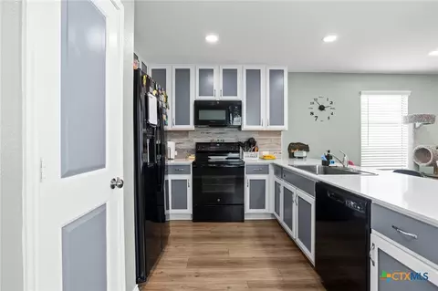 Kitchen - 587 Commander Abbott Dr, Jarrell, TX 76537 photo 1 of 1