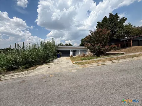 903 Davie Lee Dr, Copperas Cove, TX 76522