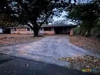 114 Hillcrest Dr, Gatesville, TX 76528