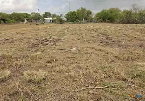 606-608 W Toledo Ave, Seadrift, TX 77983