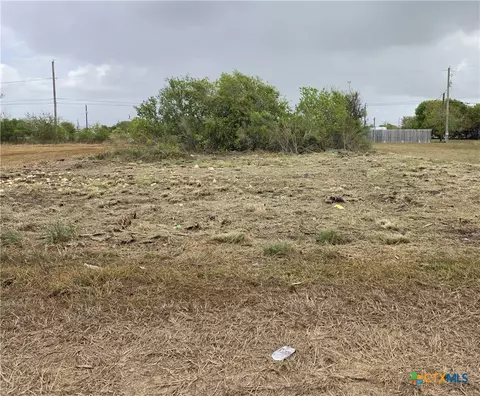 704 W Toledo Ave, Seadrift, TX 77983
