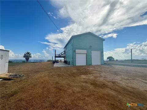 9 Lee St, Port Lavaca, TX 77979