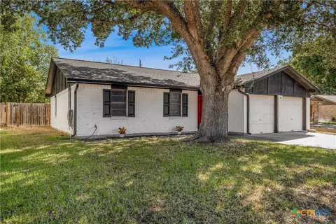 512 Monterrey Dr, Victoria, TX 77904