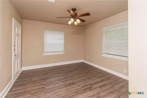 Living - 214 E Munroe Ave, Temple, TX 76501 photo 4 of 4