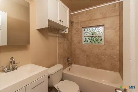 Bath - 214 E Munroe Ave, Temple, TX 76501 photo 1 of 1