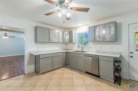 Kitchen - 814 E Young Ave, Temple, TX 76501 photo 1 of 2