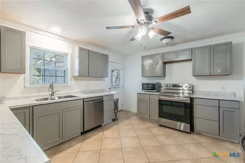 Kitchen - 814 E Young Ave, Temple, TX 76501 photo 2 of 2