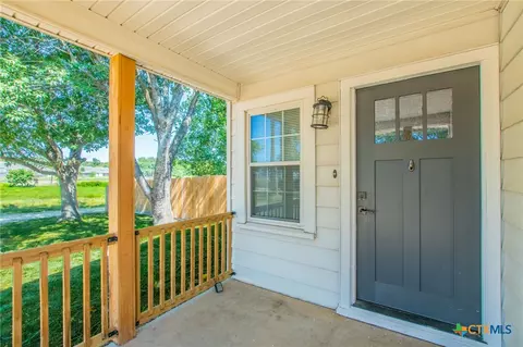 Exterior - 814 E Young Ave, Temple, TX 76501 photo 2 of 6