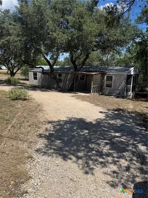 611 Flintstone Dr, Canyon Lake, TX 78133