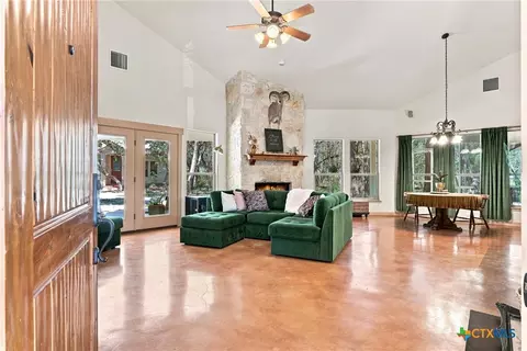 2 Trophy Ln, New Braunfels, TX 78132