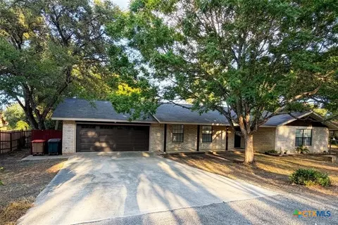 124 Creekview Dr, Canyon Lake, TX 78133