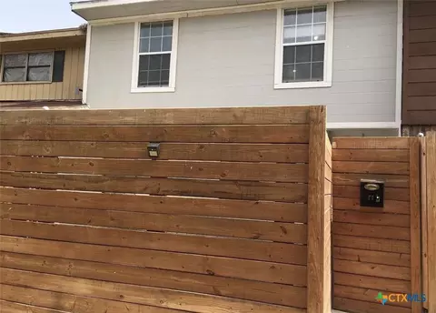 1905 N Ben Wilson St #17, Victoria, TX 77901