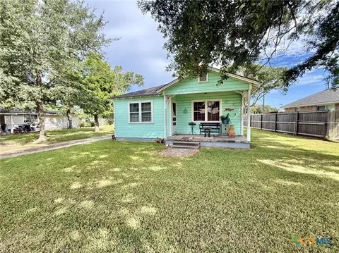 406 E Tres Palacios Ave, Palacios, TX 77465