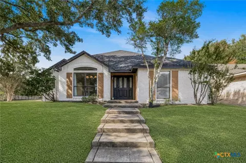 301 Trentwood Cir, Victoria, TX 77901