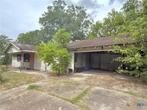 2501 Mumphord St, Victoria, TX 77901