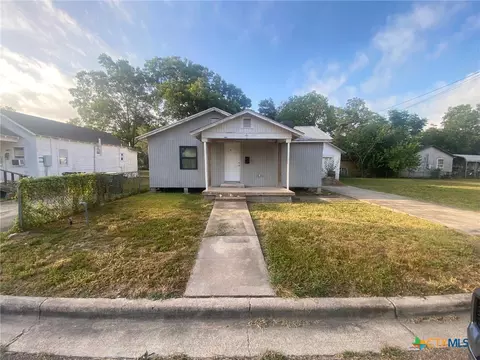 1005 Pine St, Victoria, TX 77901