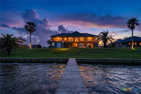 1440 W Bayshore Dr, Palacios, TX 77465