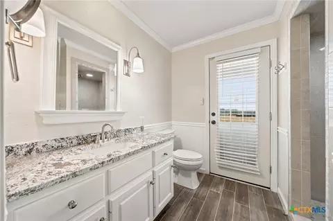 Bath - 5112 Old Caufield Ranch Rd, Mcgregor, TX 76657 photo 5 of 8