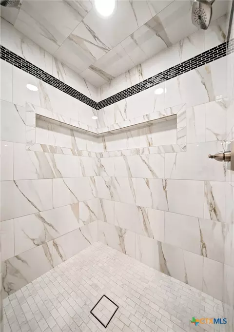 Bath - 5112 Old Caufield Ranch Rd, Mcgregor, TX 76657 photo 4 of 8