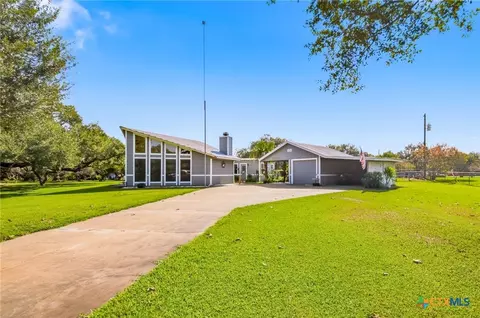513 Lakeshore Dr, Victoria, TX 77905