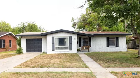 4801 Dahlia Ln, Victoria, TX 77904