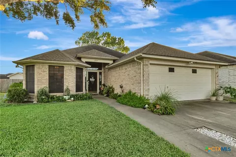 107 Windwood Ln, Victoria, TX 77904