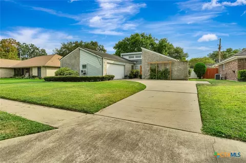 607 Bedivere Dr, Victoria, TX 77904