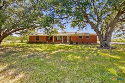 7287 Hanselman Rd, Victoria, TX 77905