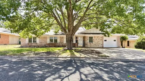 2512 Lowrey Dr, Gatesville, TX 76528