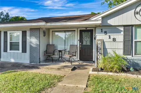 1518 Bonham Dr, Victoria, TX 77901