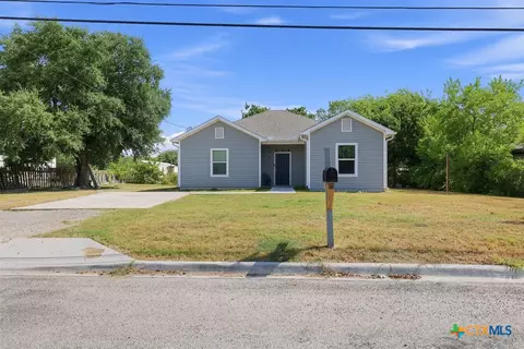 820 S Benavides St, Port Lavaca, TX 77979