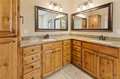 Bath - 608 Jake Dr, Jarrell, TX 76537 photo 4 of 9