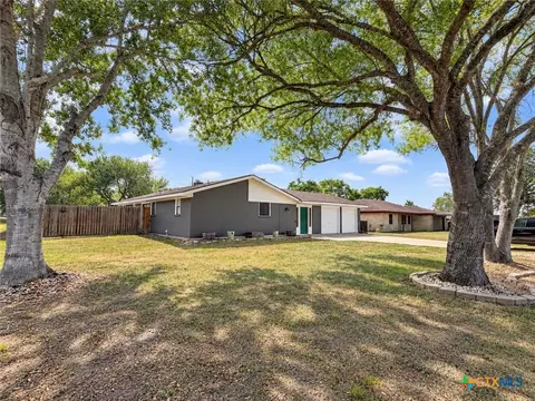 720 Whitewing St, Victoria, TX 77905