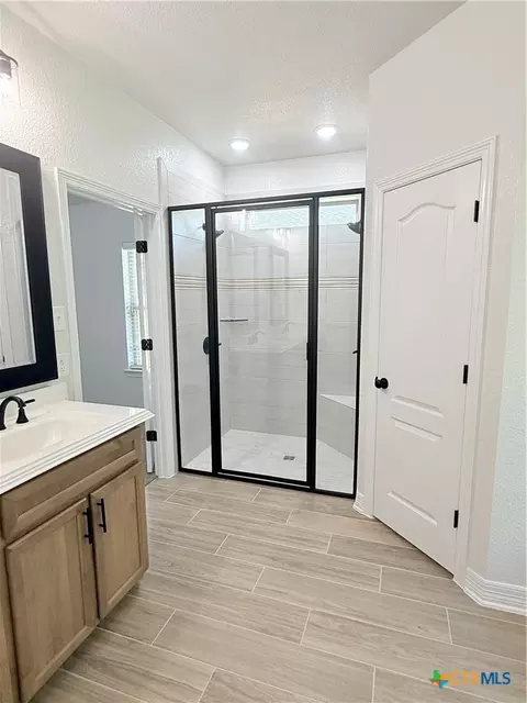 Bath - 7902 Milo Dr, Killeen, TX 76542 photo 3 of 4