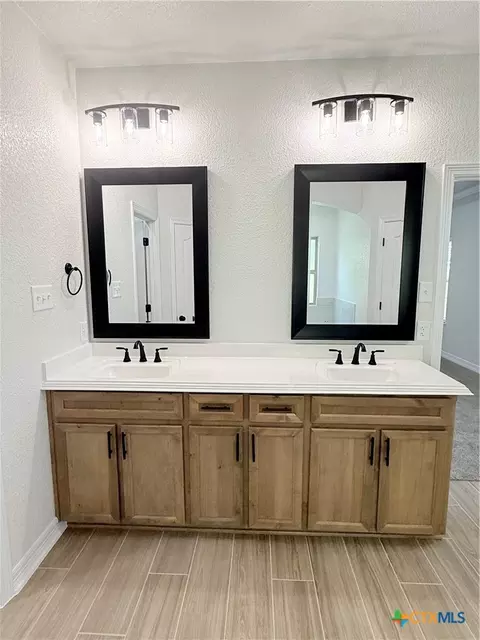 Bath - 7902 Milo Dr, Killeen, TX 76542 photo 2 of 4