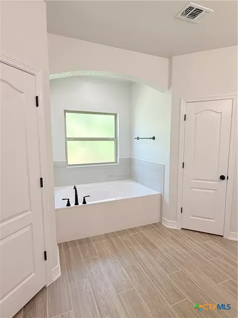 Bath - 7902 Milo Dr, Killeen, TX 76542 photo 4 of 4