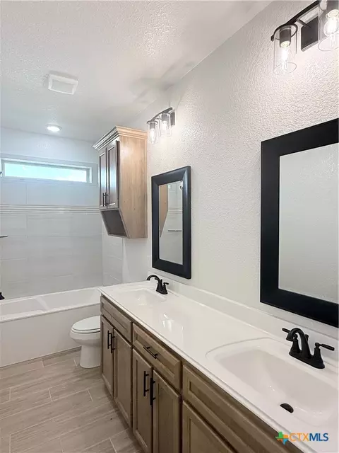 Bath - 7902 Milo Dr, Killeen, TX 76542 photo 1 of 4