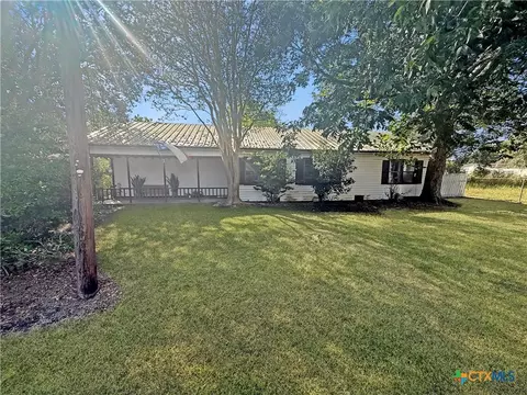 200 Peikert St, Port Lavaca, TX 77979