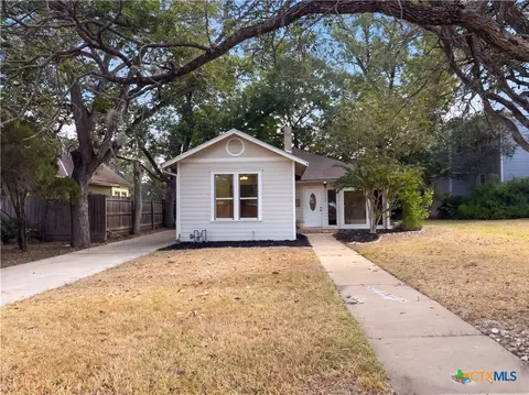 111 S College St, Gonzales, TX 78629