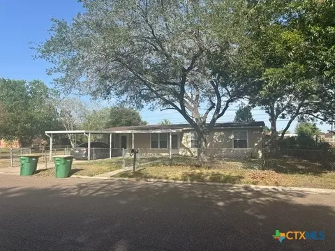 2908 Cedar St, Victoria, TX 77901