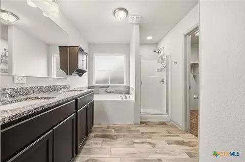 Bath - 3038 Dade Loop, Temple, TX 76504 photo 1 of 4