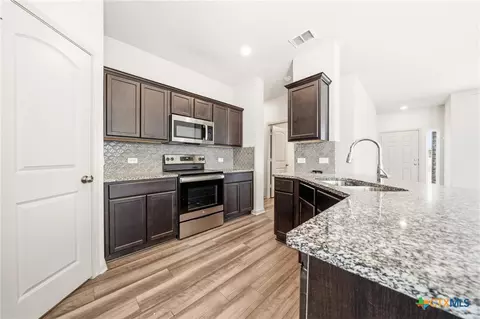 Kitchen - 3038 Dade Loop, Temple, TX 76504 photo 2 of 2