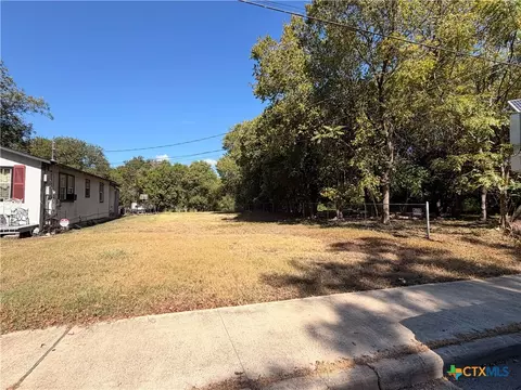 812 Gravel St, San Marcos, TX 78666