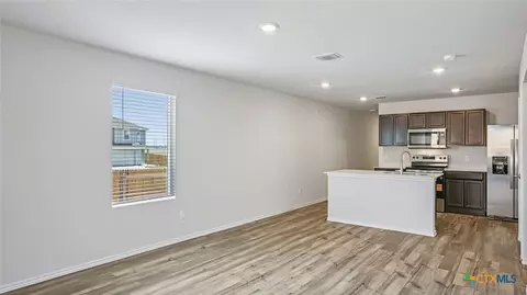 Living - 1306 Newey Cir, Temple, TX 76502 photo 1 of 7